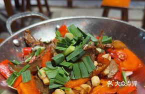 Braised Beef Stir-Fried with Red Chili