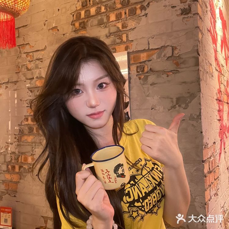 在独立的小院子里，和三两朋友，吹着晚风吃烤肉