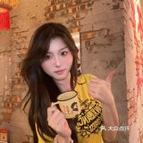 在独立的小院子里，和三两朋友，吹着晚风吃烤肉