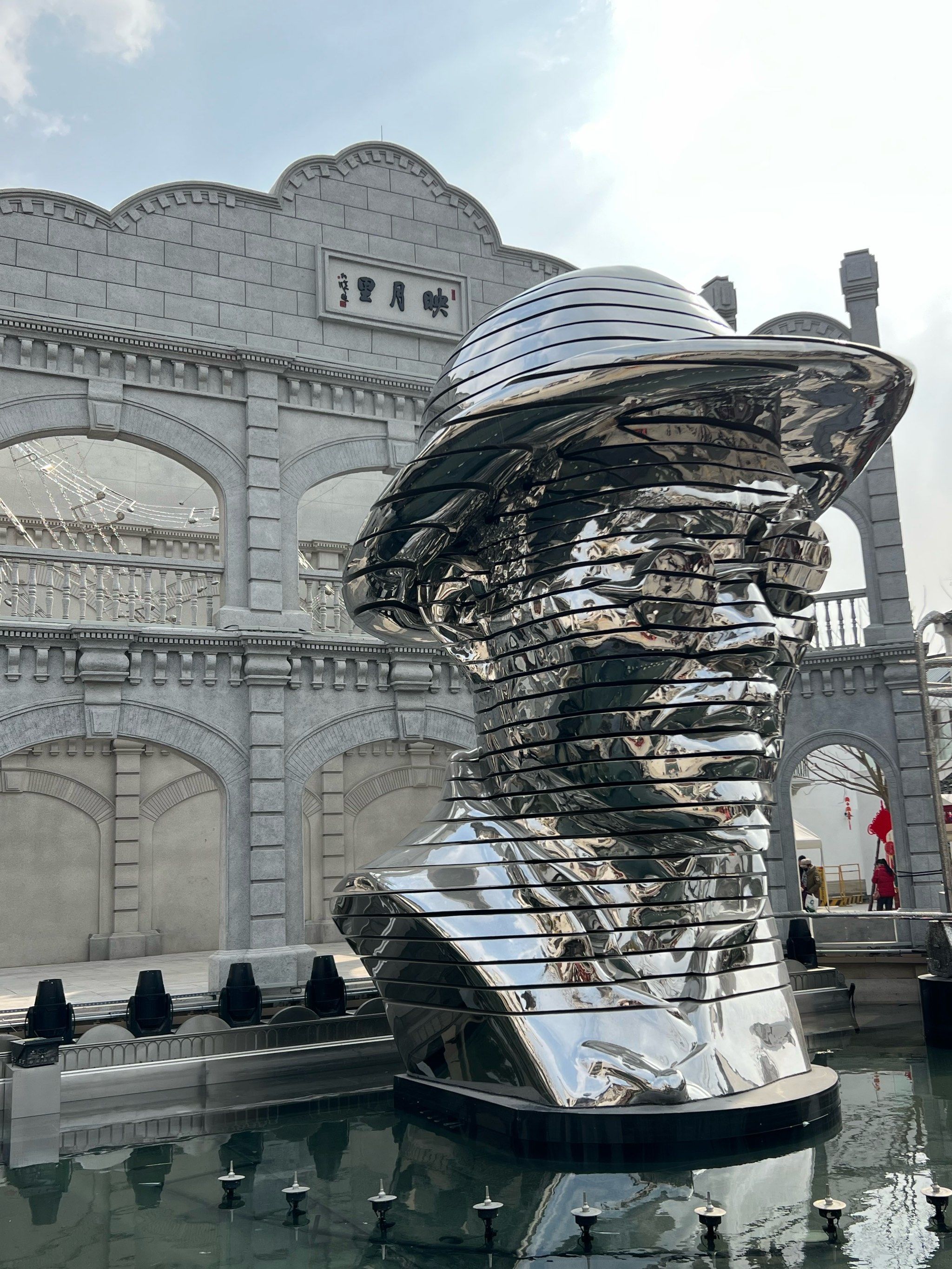 巨型绿雕塑超吸睛