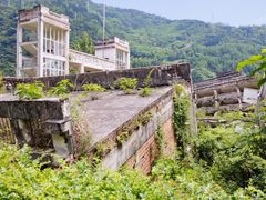 -四川汶川特大地震漩口中学遗址