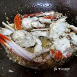 不要加水哈 烧熟后 加一只打散的鸡蛋 咖喱块