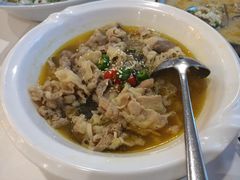 酸汤肥牛-东江渔村·古典园林·30年粤菜老字号(太和店)
