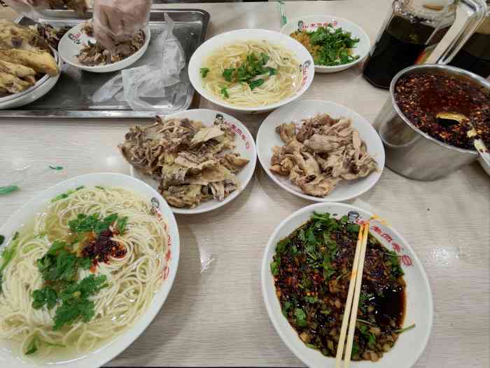 22:42打分0620/人老四季,沈阳人特别认的面馆,太多年的老店了,几乎