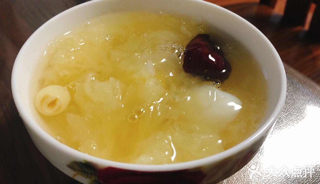 夏季必备料理之选，香甜浓稠的银耳汤