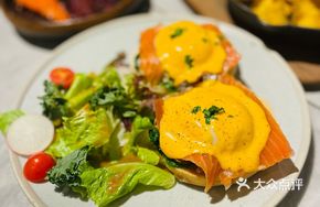 63°C Hot Spring Egg Black Truffle Mushroom Salmon