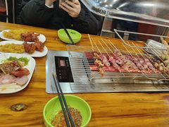 -哈尔滨小酒馆·鲜肉现穿自助烧烤(康新花园店)