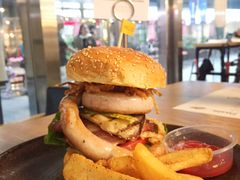 嫩煎德国盘肠汉堡-HELLO 27 意面·沙拉·帕尼尼