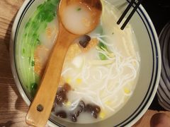 -刀小蛮半只鸡过桥米线(家乐福四元桥店)