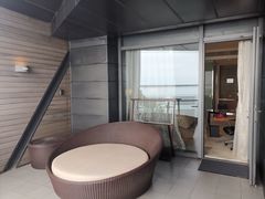 -上海滴水湖皇冠假日酒店