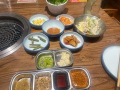 -明洞阿姨·韩式酱蟹烤肉·创意料理(三元桥店)