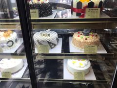 面包甜点陈列柜-德大西餐社(云南南路店)