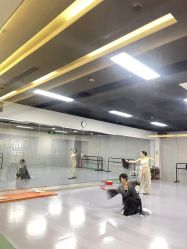 -单色舞蹈