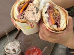 -Bánh Mì Huynh Hoa