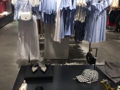 -URBAN REVIVO(欢乐海岸购物中心店)