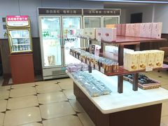 -红宝石·鲜奶小方·海派西点房(南丹店)