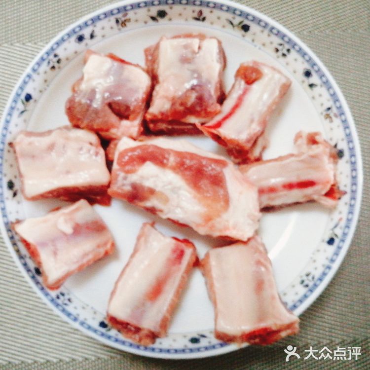 南瓜与土豆是绝配，美味的南瓜土豆焖排骨