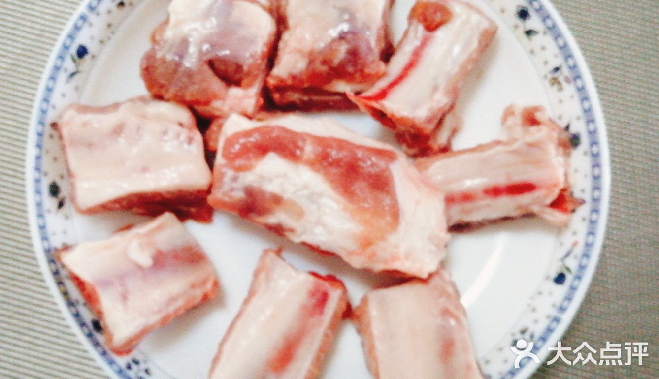 南瓜与土豆是绝配，美味的南瓜土豆焖排骨