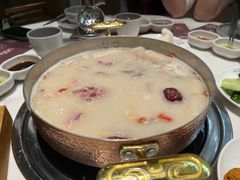 -洪氏嗨捞·广东猪肚鸡·椰子鸡火锅(西咸万象城店)