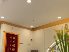 -皓齿连锁·雅贝健口腔·种植·矫正中心(虹口曲阳路店)