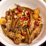 去饭店吃饭，朋友以为我去吃席了