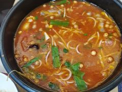 -花馬肆.云南过桥米线(汉神购物广场现场熬汤店)