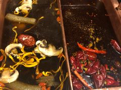 -老牌坊云南鱼豆花火锅(爱建店)