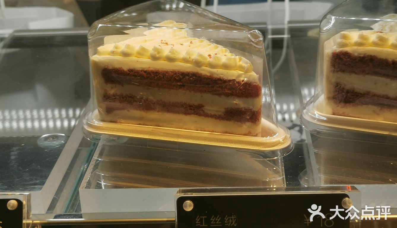 佑禾排累了，吃个虎皮蛋糕！