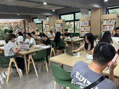 -曹家渡街道图书馆