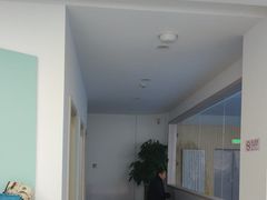 -鲸灵公元游泳中心