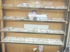 -优医视平价眼镜超市蔡司依视路折扣(小马厂店)