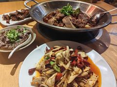 -大众跷脚牛肉馆·非遗传承单位(峨眉山店)