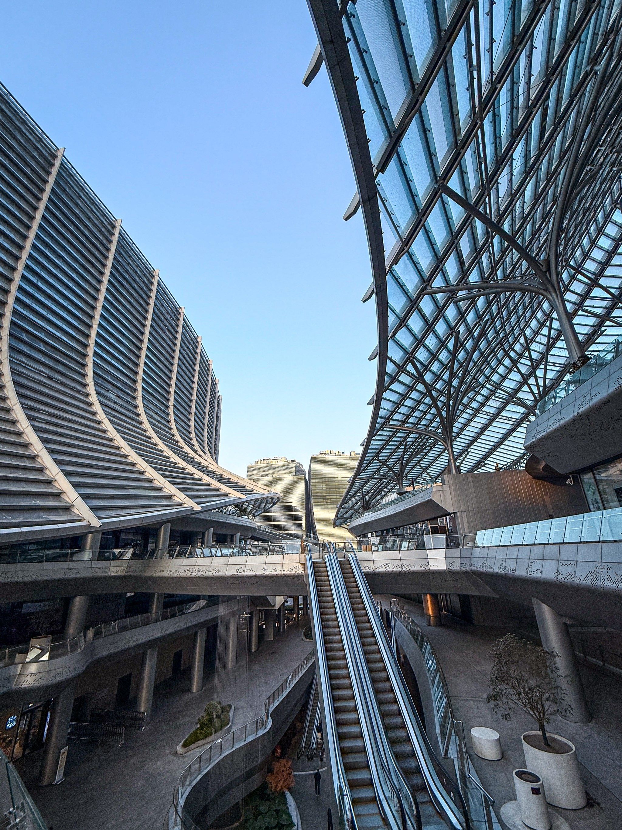 上海西岸凤巢 现代主义建筑设计