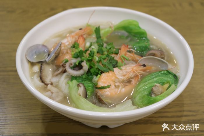 健记港式云吞海鲜粉图片 - 第1张