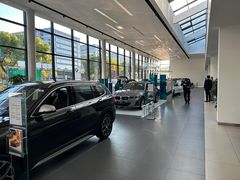 -上海宝信宝马4S店