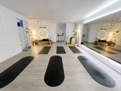 -闺蜜瑜伽·普拉提女性塑形馆