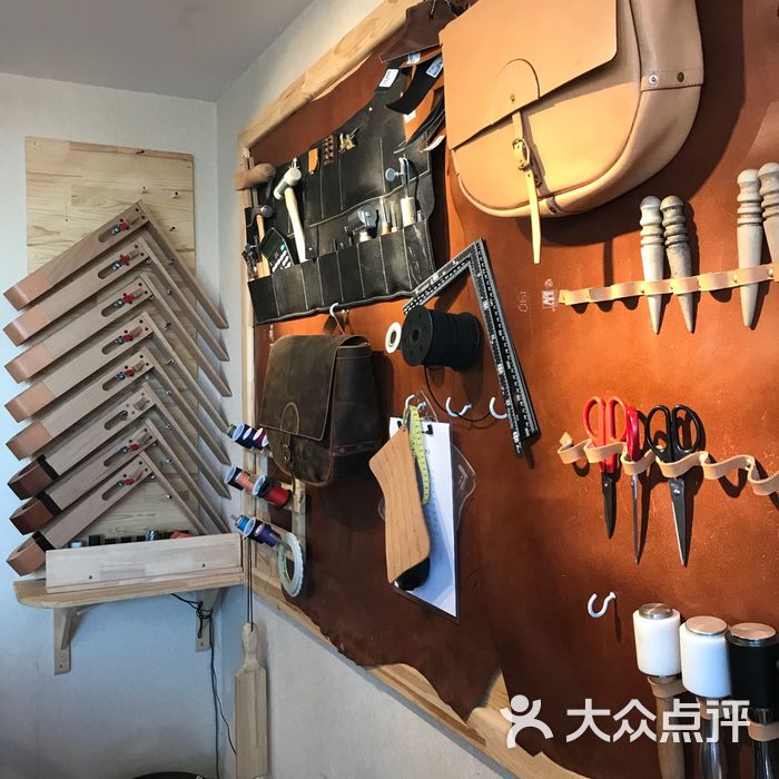 our custom手工皮具皮艺工作室