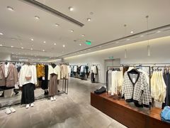 -URBAN REVIVO(高德置地广场·春广场店)