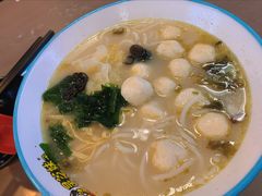 -灵芝妹子海鲜米线(香炉礁山姆店)
