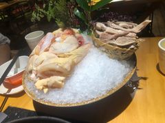 -洪氏嗨捞·广东猪肚鸡·椰子鸡火锅(西咸万象城店)