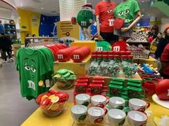 -m豆巧克力世界(上海世茂广场店)