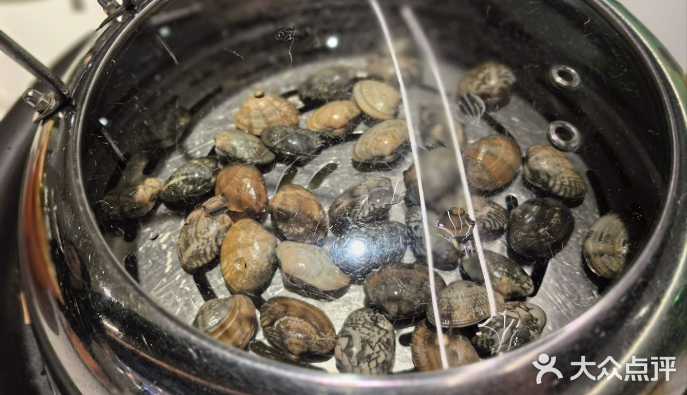 必吃榜海鲜餐厅—第一次有人给剥虾