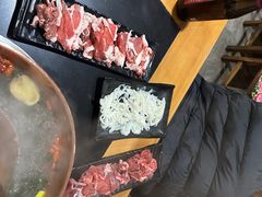 -果松木炭酸菜铜火锅·外婆参鸡汤