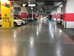 -爱琴海购物公园-地下停车场