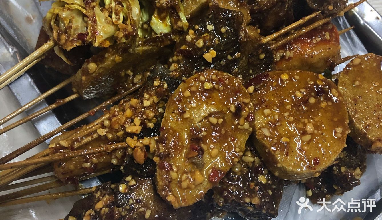 湖北路1路车站旁的老店 每次必点西红柿大头菜炒面