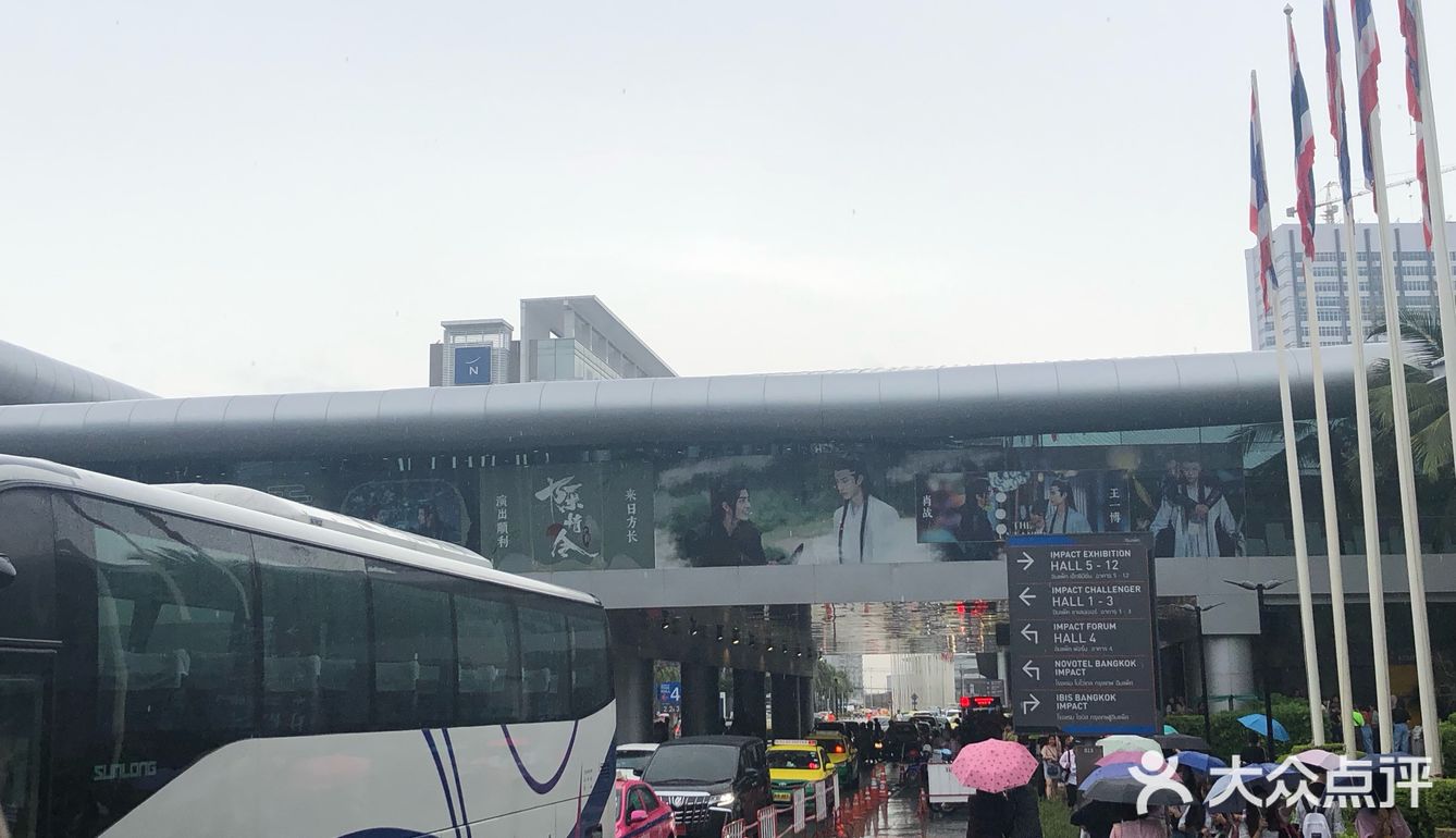 场馆里的陈情令专题布置很漂亮。重点是肖战和王一博真帅气