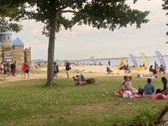 -东海岸人工湖美食村