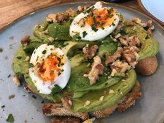 牛油果煮蛋吐司-RAC BAR(安福路店)