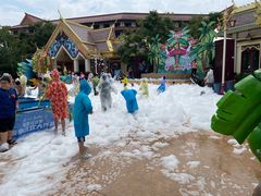 -七彩云南欢乐世界