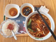 -呷佬·长沙手工米粉(金沙江路店)